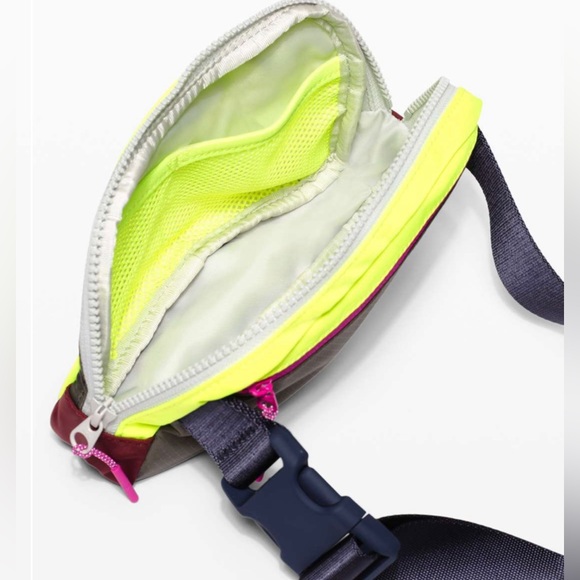 Lululemon Everywhere Belt Bag *1L, Highlight Yellow/Savannah/Army Green - NWT - Picture 7 of 11